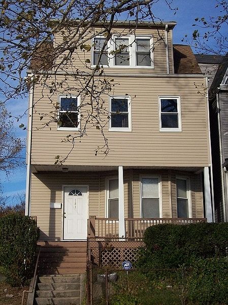 1st image of 181 Jelliff Ave
