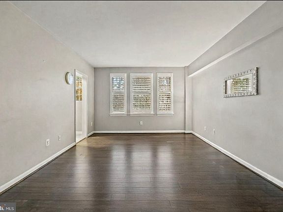 2nd image of 1729 Queens Ln #113