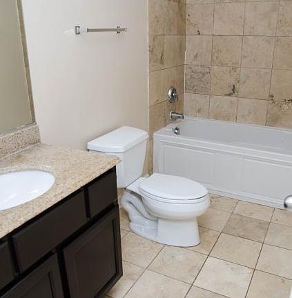 5th image of 2642 N Ashland Ave #Gdn