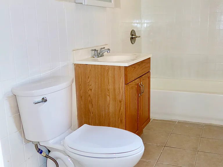 151 Christopher Columbus Dr #1F — Photo 11