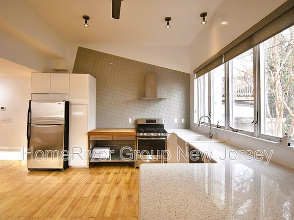 3rd image of 1 Minerva St