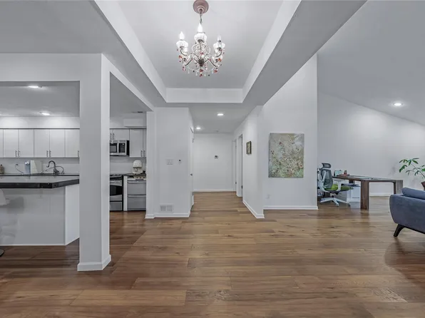 291 Starling Court, Manhasset, NY 11030