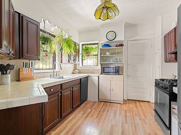 4th image of 29 Chester Ct