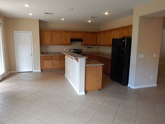 Kitchen with BK bar & Pantry