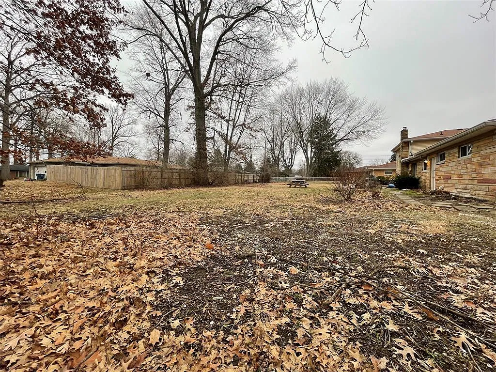 4 bed, 1.5 bath, 1909 sqft, $2,349 — Photo 3