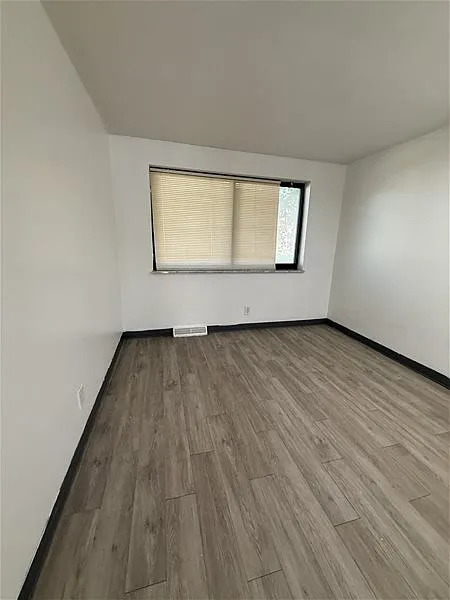 2 bed, 1.0 bath, 800 sqft, $1,000 — Photo 3