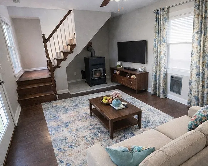 547 Munroe Cir — Photo 3