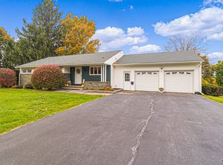 32 Wadsworth Rd, New Hartford, NY 13413