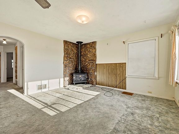 3rd image of 584 N Adams Ave
