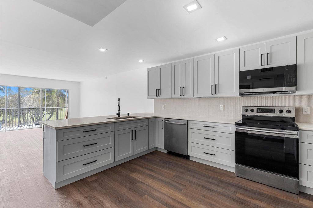 2800 N Palm Aire Drive #310, photo 4
