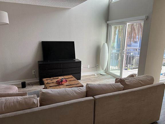4th image of 613 Esplanade #302