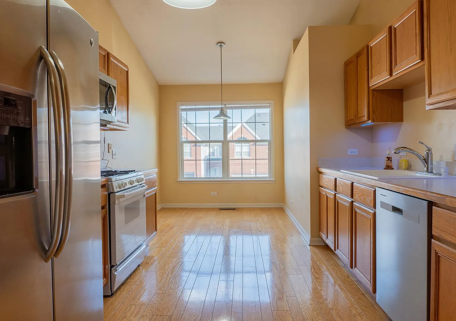 2 bed, 1200 sqft, $2,750 — Photo 4