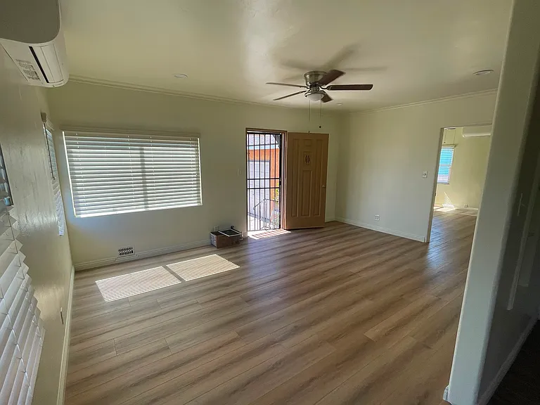1112 S Chapel Ave — Photo 5