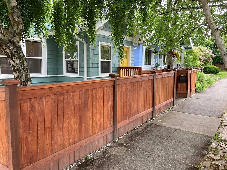 709 N Cedar St — Photo 3