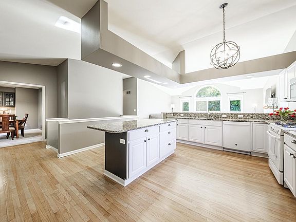 4th image of 451 White Oak TRAIL #2