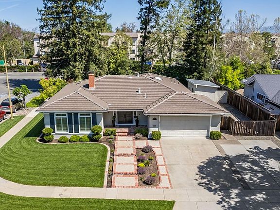 2nd image of 5819 Antigua Dr