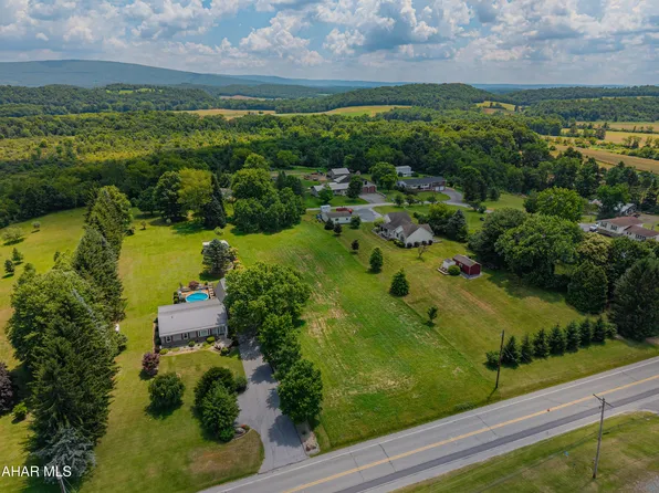 0 Leprechaun Ln, New Paris, PA 15554