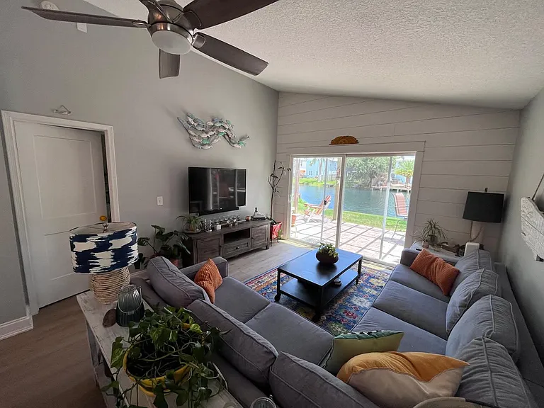 1634 Evans Dr S — Photo 14