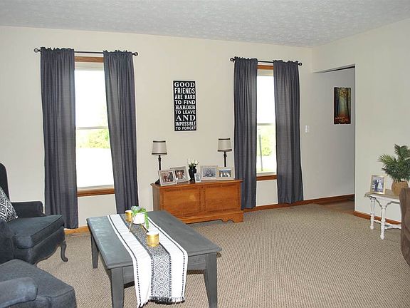 5th image of 9283 Royal Oak Dr