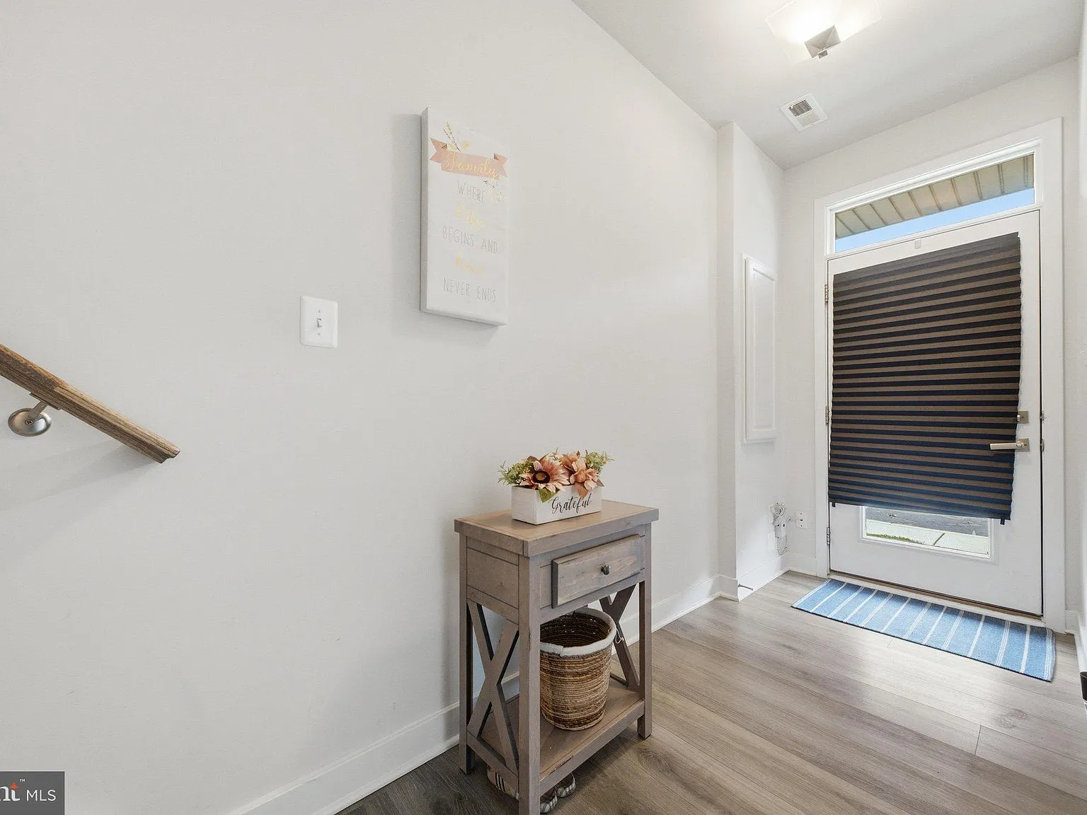3 bed, 3.5 bath, 1920 sqft, $2,900 — Photo 2