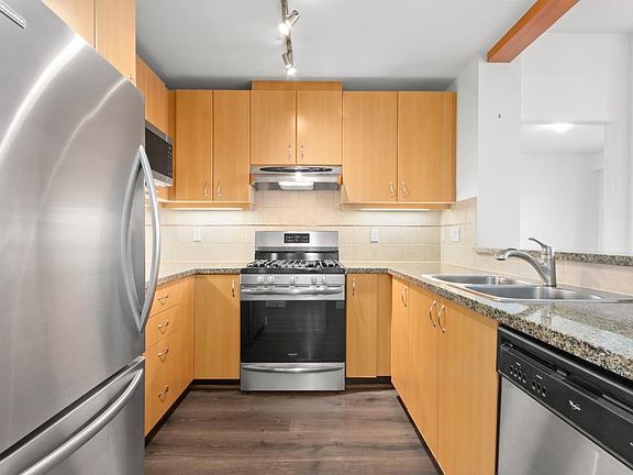 2nd image of 580 Raven Woods Dr #405