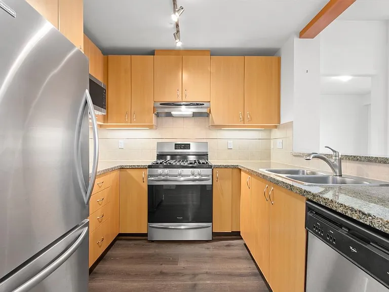 580 Raven Woods Dr #405 — Photo 2