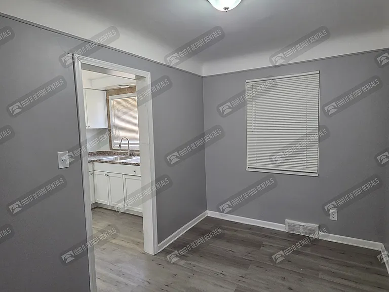 2944 Ewald Cir — Photo 15