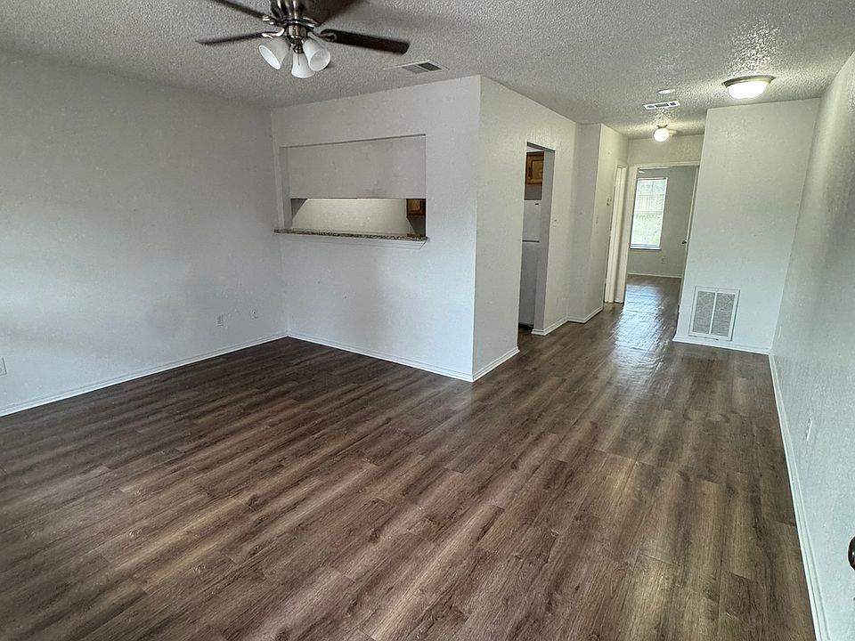 Entry/ Living Area