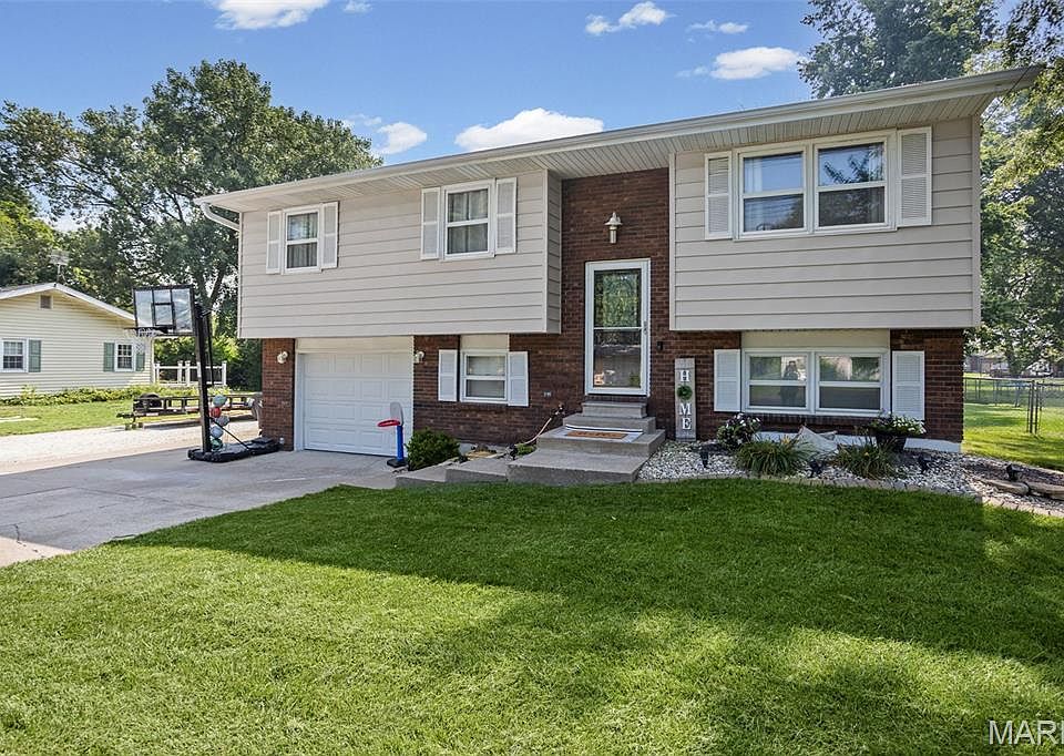 1st image of 23296 Glenda Ave
