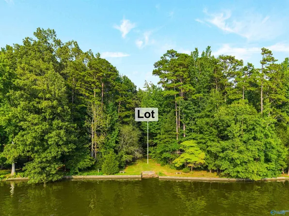 26 Lakeside Estates Rd, Athens, AL 35614