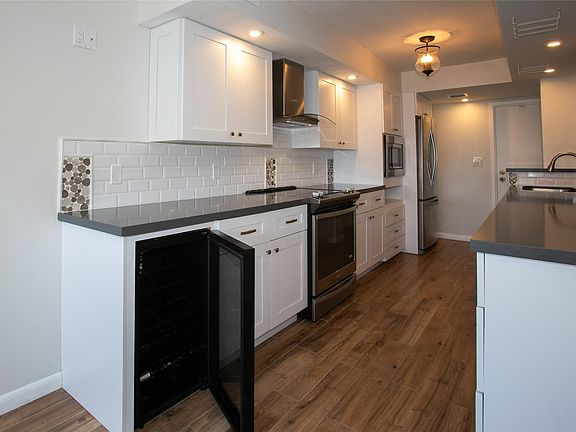 5th image of 100 Golden Isles Drive #1215