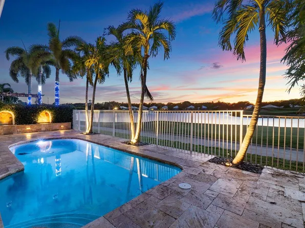 1119 Avondale Court, West Palm Beach, FL 33409