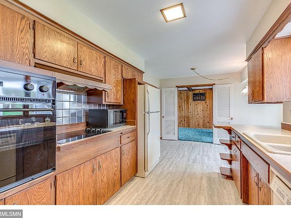 4th image of 900 Redwood Ln