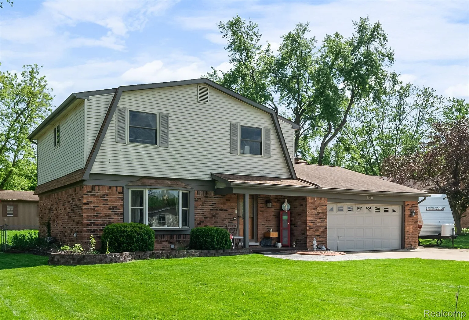 810 W Oxhill Dr photo 1