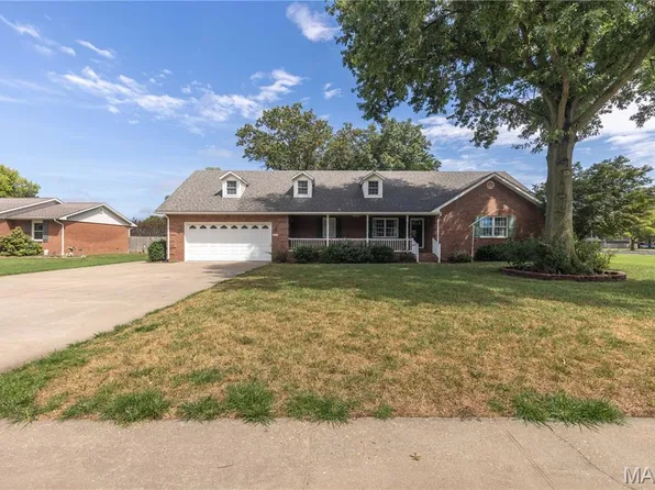 210 Holmes Dr, Sikeston, MO 63801