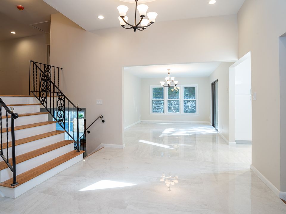 1st image of 17 Vista Dr