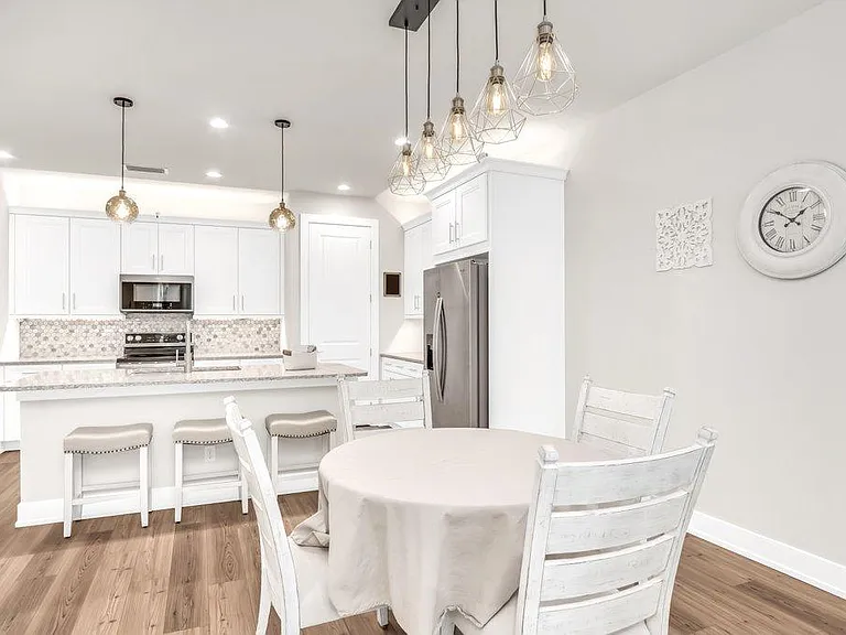 12976 Pembroke Dr — Photo 15