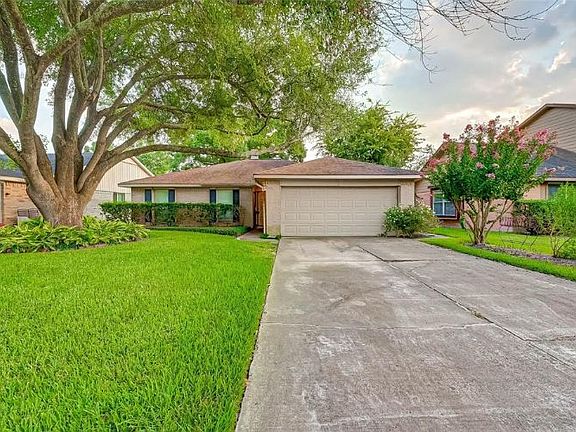 2nd image of 414 Fair Oak Dr