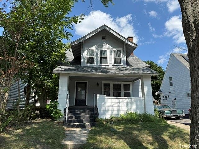 1st image of 917 E 8th St