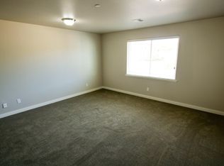 1524 SE Honeysuckle Loop, Warrenton, OR 97146