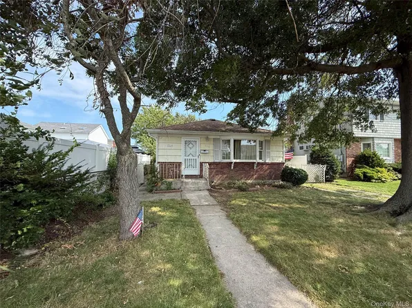 260 8th Street, Bethpage, NY 11714