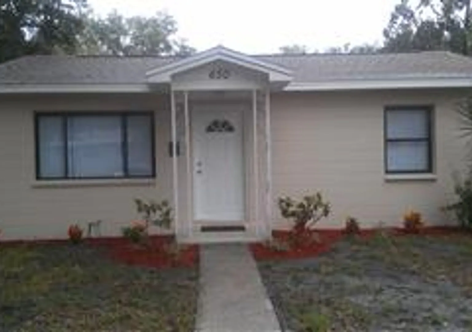 Three Bedroom One bathroom House — Photo 1