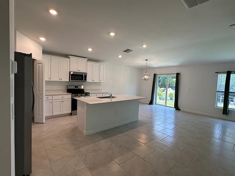 20207 Benton Ave — Photo 10
