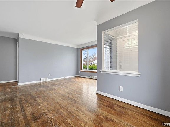 5th image of 9193 Rutherford St