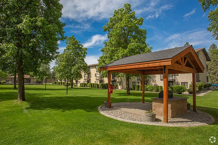 Crosspointe Apartments — Photo 2