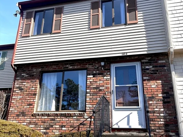 104 Village Dr Unit 104, Buzzards Bay, MA 02532
