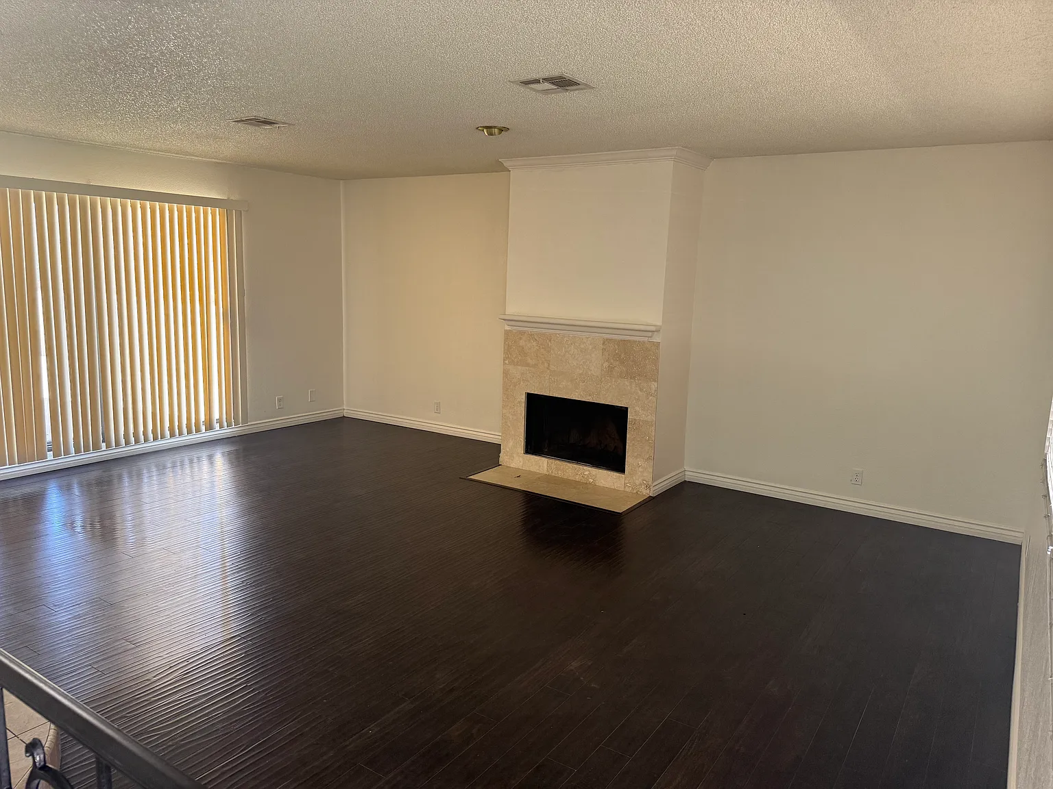 3 bed, 2.5 bath, 1542 sqft, $2,400 — Photo 2