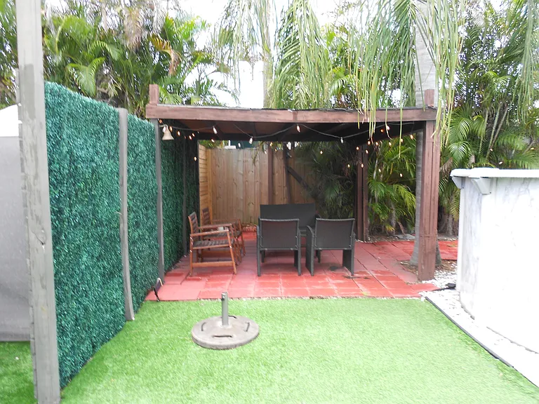 817 NW 30th Ct — Photo 16