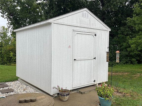 2nd image of 103 Schulze Dr