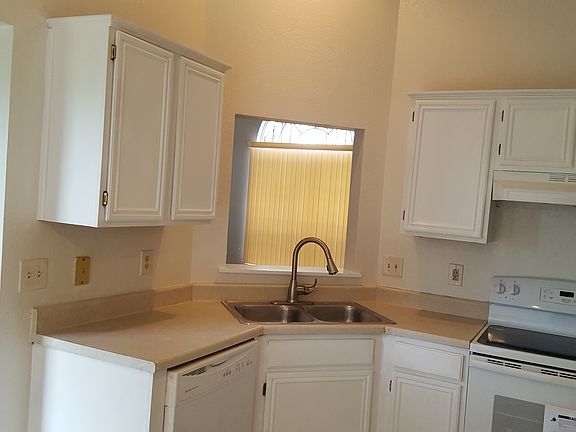 3rd image of 3401 Winchester Dr